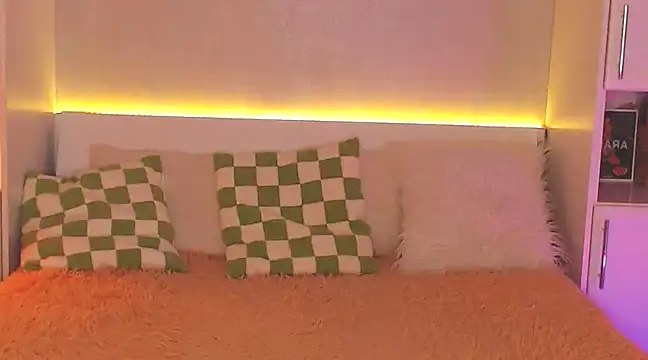 Snapshot of Leaaaaaaaaa chatting on February 13, 2025, 5:33 pm Leaaaaaaaaa online show from February 13, 2025, 5:33 pm