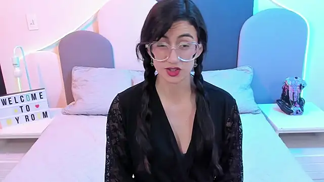 SophieGomez22 online show from February 24, 2025, 5:31 pm