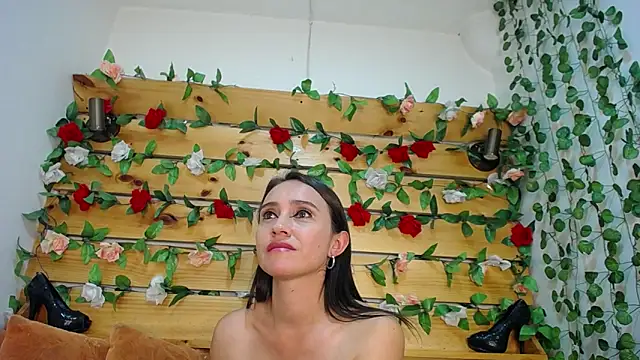 daniela casallas  online show from January 15, 2025, 2:35 pm