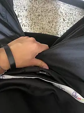 DanielGomez9 online show from February 12, 2026, 2:34 pm