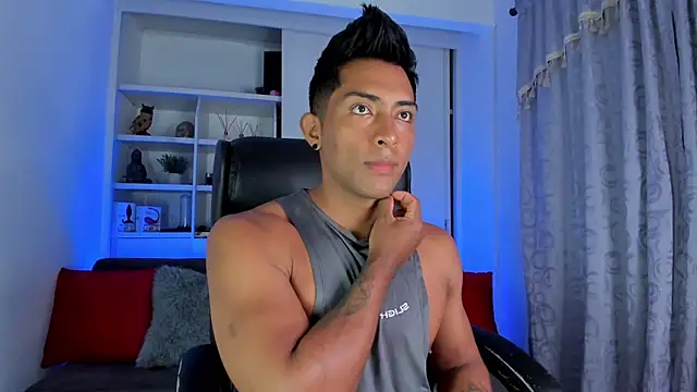Couple muscle1 online show from December 9, 2024, 2:39 pm
