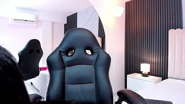 Madiee Rhea online show from February 3, 2026, 7:41 pm