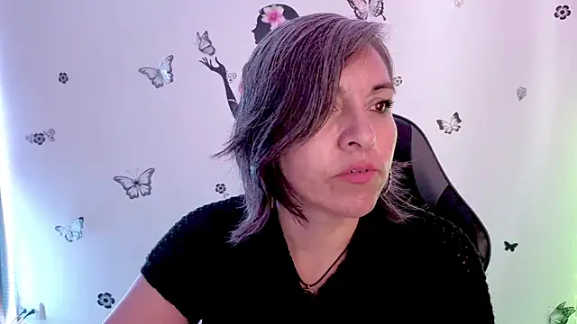 Lady breaks hearts online show from April 16, 2026, 1:12 pm