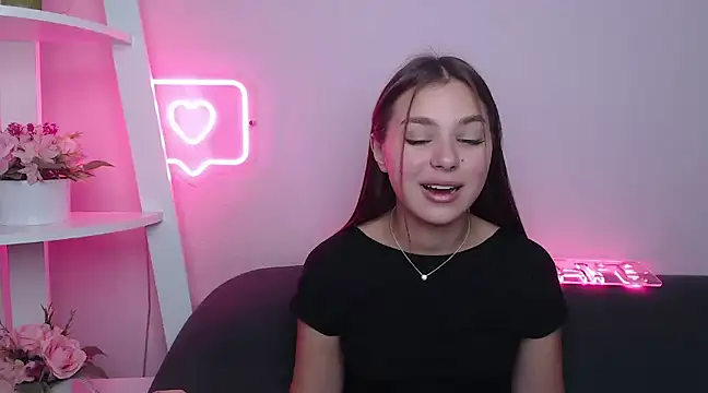 Snapshot of MilanaAngelAs chatting on February 14, 2025, 5:51 am MilanaAngelAs online show from February 14, 2025, 5:51 am