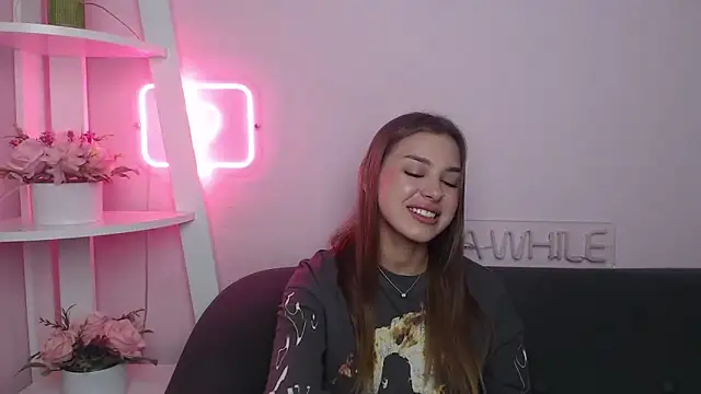 Snapshot of MilanaAngelAs chatting on November 3, 2025, 8:43 pm MilanaAngelAs online show from November 3, 2025, 8:43 pm