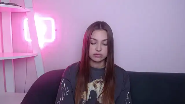 MilanaAngelAs online show from April 7, 2026, 7:36 pm