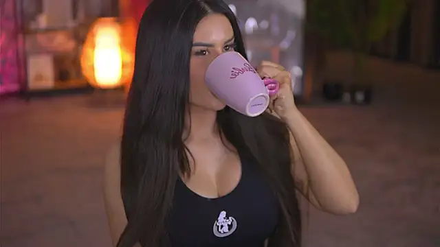 EvaZane online show from March 10, 2025, 4:25 pm