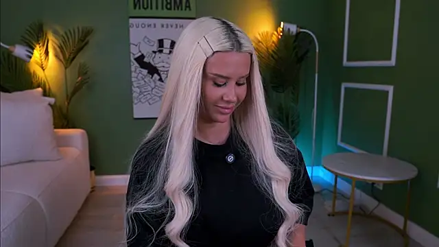 EvaZane online show from April 15, 2026, 10:21 pm