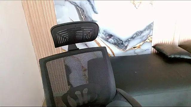 Dollbehavior  online show from October 22, 2025, 11:21 am