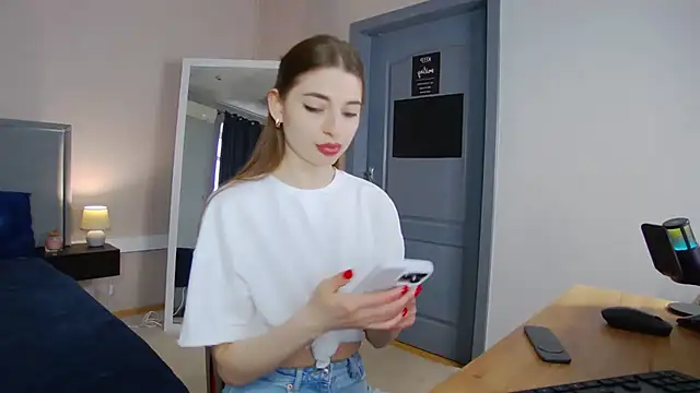 NicoleRosss online show from January 15, 2026, 12:10 pm