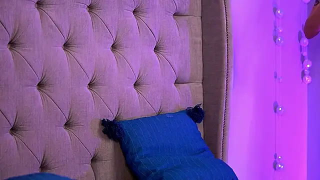 BritneyHudson online show from March 9, 2026, 4:27 am