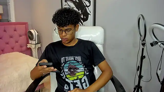 boylittle19cm online show from September 26, 2025, 12:20 pm