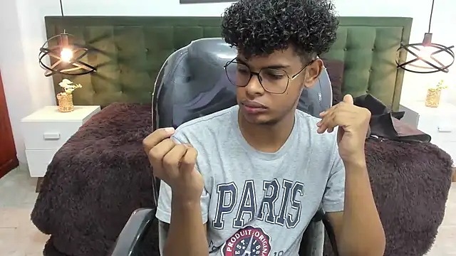 boylittle19cm online show from September 28, 2025, 11:59 am