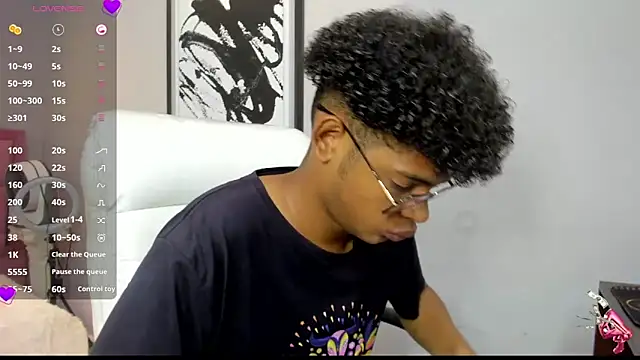 boylittle19cm online show from October 2, 2025, 12:45 pm