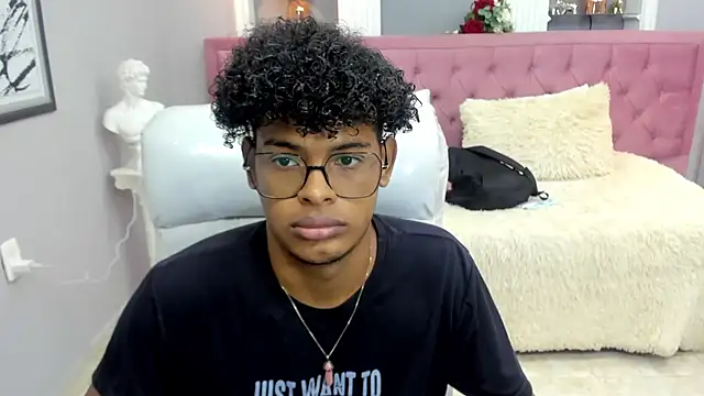 boylittle19cm online show from November 23, 2025, 12:27 pm