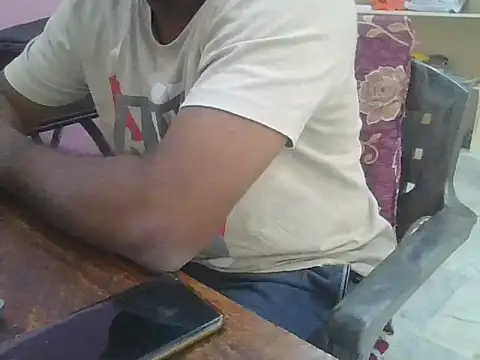 Snapshot of ITGuyhyd chatting on November 17, 2025, 7:25 am ITGuyhyd online show from November 17, 2025, 7:25 am