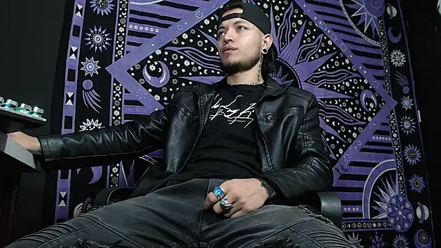 Dicaprioo  online show from February 6, 2025, 6:46 pm