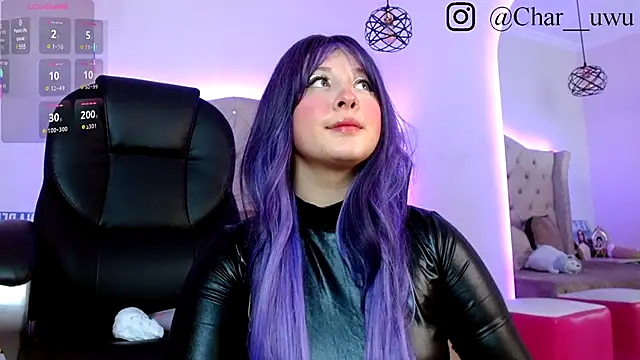 Charlotte Jones   online show from December 3, 2025, 11:52 am