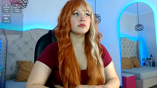 Charlotte Jones   online show from December 15, 2025, 11:36 am