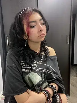 Snapshot of _Gothiccbitch_ chatting on December 17, 2024, 10:44 am Gothiccbitch online show from December 17, 2024, 10:44 am