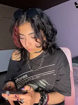 Snapshot of _Gothiccbitch_ chatting on February 4, 2025, 6:25 am Gothiccbitch online show from February 4, 2025, 6:25 am