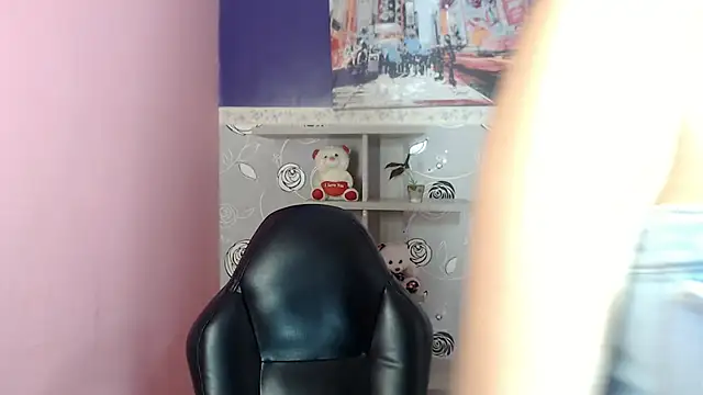 Snapshot of Linda_Mattel chatting on February 7, 2025, 2:58 pm Linda Mattel online show from February 7, 2025, 2:58 pm
