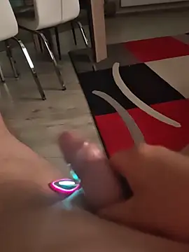 Szeltolo001 online show from May 20, 2026, 1:34 am