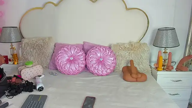 CahitlinBell online show from October 22, 2025, 5:41 am