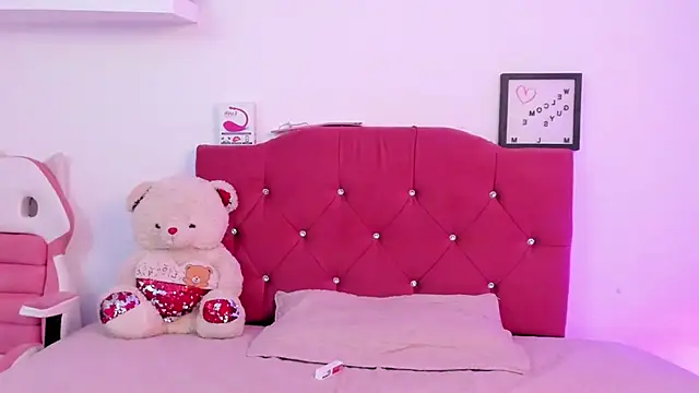 Snapshot of LucianaTomson chatting on January 15, 2025, 10:57 pm LucianaTomson online show from January 15, 2025, 10:57 pm