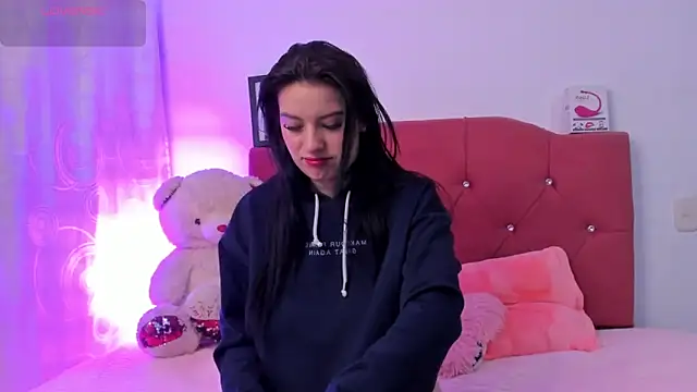 Snapshot of LucianaTomson chatting on October 11, 2025, 9:35 pm LucianaTomson online show from October 11, 2025, 9:35 pm