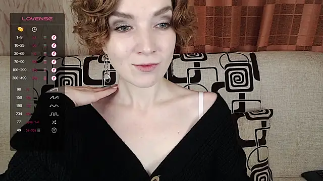 TinaWince online show from November 29, 2025, 4:48 am