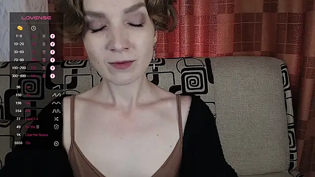 TinaWince online show from June 19, 2026, 4:50 am