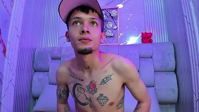 Snapshot of kendalltaylorr chatting on February 22, 2025, 3:34 am kendalltaylorr online show from February 22, 2025, 3:34 am