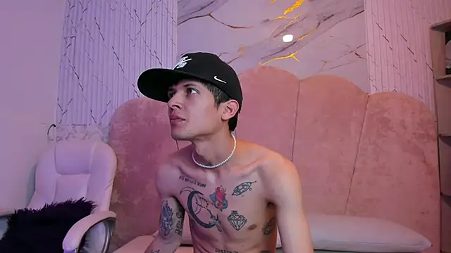 Snapshot of kendalltaylorr chatting on March 23, 2025, 2:48 am kendalltaylorr online show from March 23, 2025, 2:48 am