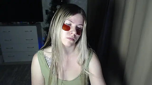 Snapshot of MelissaXKinky chatting on December 22, 2024, 6:15 pm MelissaXKinky online show from December 22, 2024, 6:15 pm