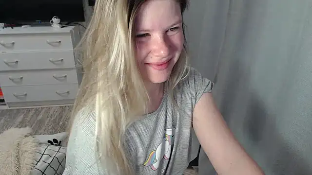 Snapshot of MelissaXKinky chatting on March 5, 2025, 2:03 am MelissaXKinky online show from March 5, 2025, 2:03 am