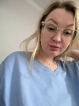 Teya moon  online show from February 7, 2025, 9:47 am