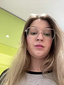 Snapshot of Teya_moon_ chatting on February 4, 2026, 3:29 pm Teya moon online show from February 4, 2026, 3:29 pm