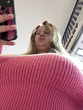 Snapshot of Teya_moon_ chatting on February 10, 2026, 9:35 am Teya moon online show from February 10, 2026, 9:35 am