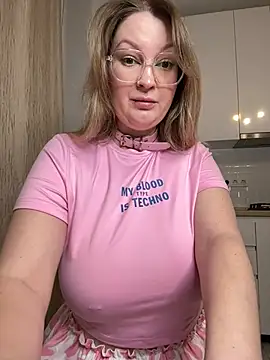 Snapshot of Teya_moon_ chatting on February 23, 2026, 4:26 pm Teya moon online show from February 23, 2026, 4:26 pm