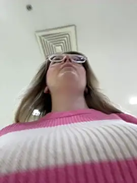 Snapshot of Teya_moon_ chatting on February 26, 2026, 10:25 am Teya moon online show from February 26, 2026, 10:25 am