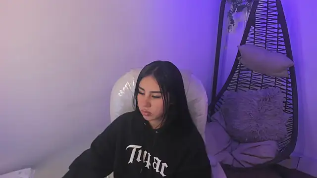 Chanttall  online show from November 22, 2025, 5:39 am