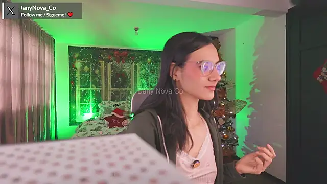 Snapshot of DanyNova_Co chatting on December 1, 2024, 10:10 pm DanyNova Co online show from December 1, 2024, 10:10 pm