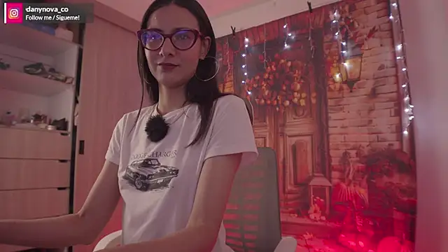 Snapshot of DanyNova_Co chatting on November 9, 2025, 9:13 pm DanyNova Co online show from November 9, 2025, 9:13 pm