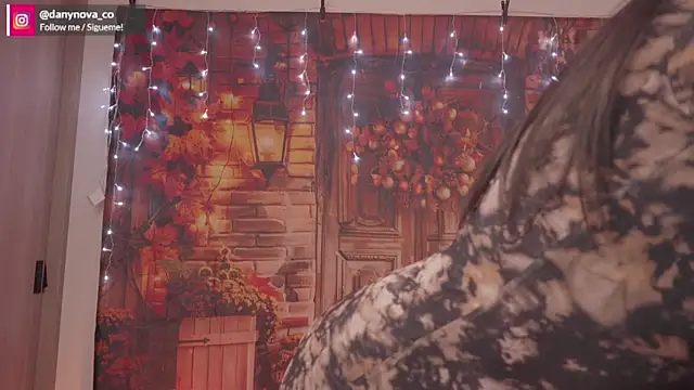 Snapshot of DanyNova_Co chatting on November 11, 2025, 9:15 pm DanyNova Co online show from November 11, 2025, 9:15 pm