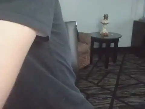 Snapshot of HungStud4You chatting on November 6, 2025, 4:46 am HungStud4You online show from November 6, 2025, 4:46 am