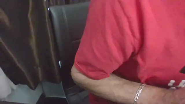 Snapshot of HungStud4You chatting on November 10, 2025, 4:11 am HungStud4You online show from November 10, 2025, 4:11 am