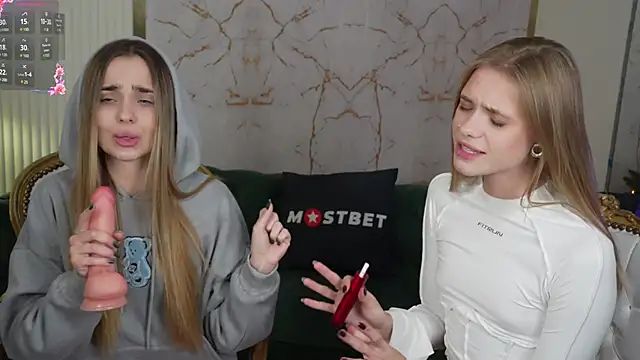 Snapshot of Lana_Pulse chatting on December 6, 2024, 2:46 am Lana Pulse online show from December 6, 2024, 2:46 am