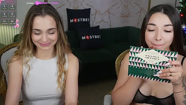 Snapshot of Lana_Pulse chatting on December 7, 2024, 7:43 pm Lana Pulse online show from December 7, 2024, 7:43 pm