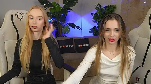 Snapshot of Lana_Pulse chatting on December 29, 2024, 11:29 pm Lana Pulse online show from December 29, 2024, 11:29 pm